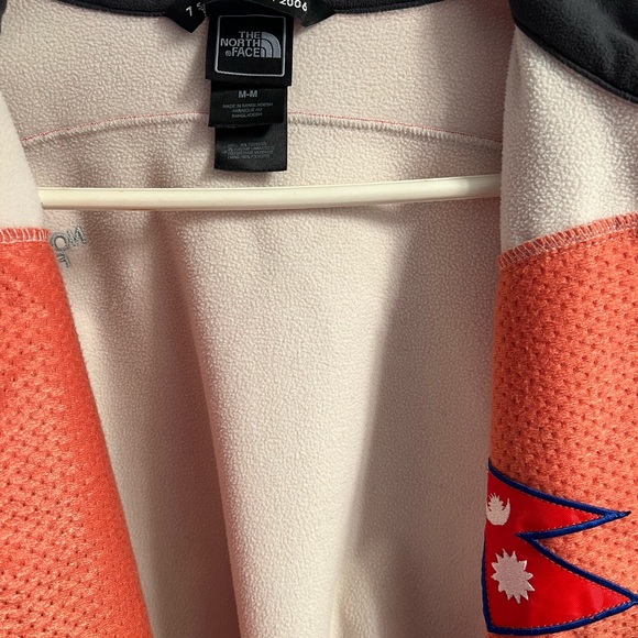 North Face Women’s Soft Shell - Picture 5 of 6